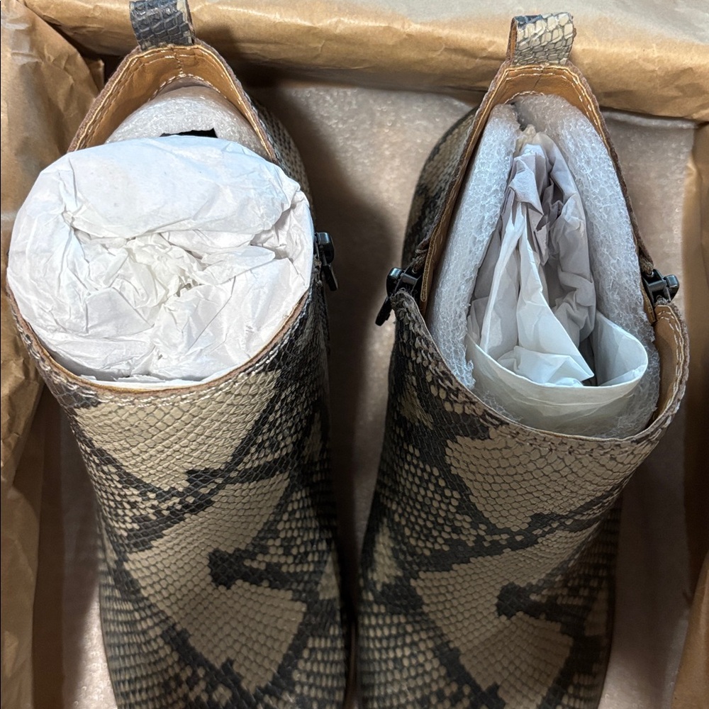 Lucky Brand snakeprint - new in box!! - Picture 3 of 5